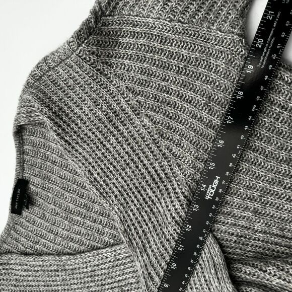 Ann Taylor MEDIUM twist criss cross fuzzy‎ v neck gray knit sweater pullover top - Picture 6 of 6
